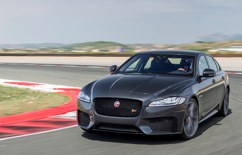 Illustration for article titled The 2016 Jaguar XF Is One Good Gimmick Short Of Perfection
